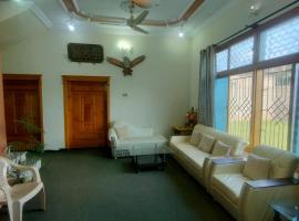 Gojri에 위치한 호텔 4 Bedroom House 4 Tourists