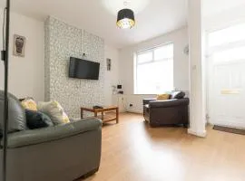 Comfy 2BR Home in Leigh Ideal for Families & Work Stays Sleeps 4