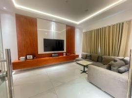 Tastefully Furnished 4 Bedroom Duplex in Lekki Phase 1, отель в городе Ilado