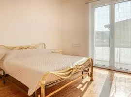 Lake View E-bikes and free parking at Lake Orta