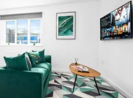 Stylish Two Bed Apartment - Parking - Sleeps 3 - Netflix 55C