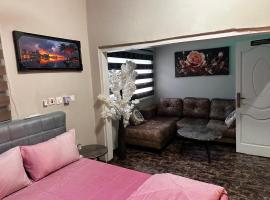 Tema House Guesthouse, hotel u gradu 'Brunibuma'