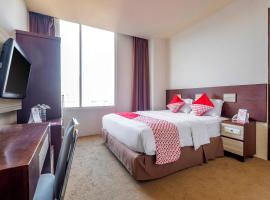 Townhouse Oak near Losari Beach formerly Lynt Hotel Makassar, hôtel à Pampang