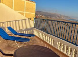 Tazerzit appartement pieds dans l eau Imiouddar, Hotel in Tamri