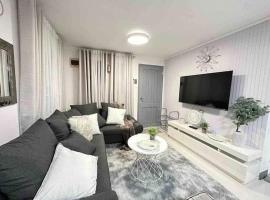 3BR Villa Near Clark Airport with Pool and Parking, Hotel in Angeles
