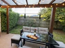 Acogedora casa Pucón 6 personas, terraza, bosca, estacionamiento