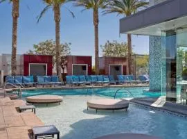 Palms Place No Resort fees with Balcony