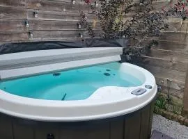 Charming Cottage Downtown - Walk to OTR with Hot Tub & Indoor Fireplace