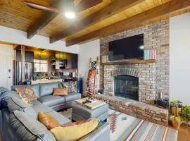 Boat, Hike, Fish! Summer Cabin Near Lake Arrowhead