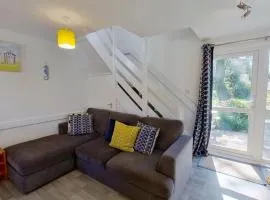 07 Strawberry Hill, Tolroy Manor