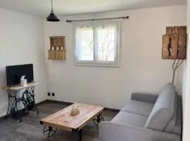 Dépendance neuve et lumineuse au coeur du luberon