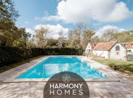 Harmony Homes Montereau - Pool Jacuzzi & Tennis, khách sạn ở Montereau