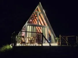 Chalé A-Frame Exclusivo com Lago Privativo