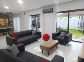 Villa Hysope - Riviera 5, hotel en Abiyán