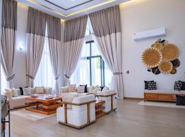 Elgo Homes Luxury Stay in Ruangwa Lindi, hotel u gradu Nkunjila