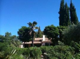 charmante villa dans domaine provençal privé, hotel a Seillans