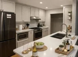 Westbrooke Retreat Modern 3BR Minutes to OU-20 min to OKC