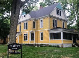 The Clausen House-Historic home close to the Lake, hotel a Clear Lake