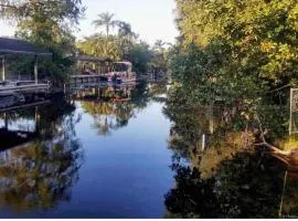 Private Ensuite Waterfront Room Near Lake Osborne