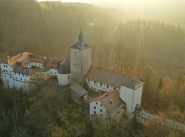 Zum Schlosswirt: Fürsteneck şehrinde bir otel