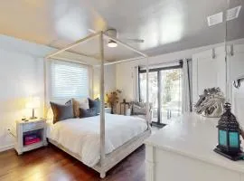 Bamboo Hideaway in Cardiff with Outdoor Space