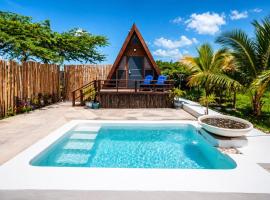 Cashaw Cabin - Private Retreat with a Pool, Hotel in Treasure Beach