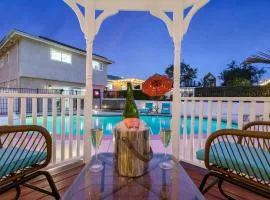 Ultimate Group Getaway - Pool, Spa, Views, Games!