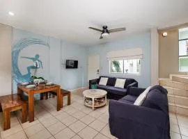 Sunny 2BR Condo Walk to Beach