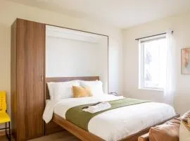 Modern Walker's Point Studio with Gym and Balcony