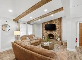 Family Game Night Getaway Hot Tub and Billiards