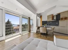 Grand Luxury City Square Apartment & Premium Lakeview