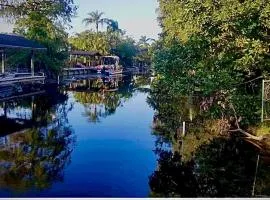 Private Ensuite Waterfront Room Near Lake Osborne