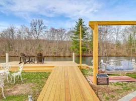 Private Lake, Hot Tub and Sauna Saylorsburg Retreat