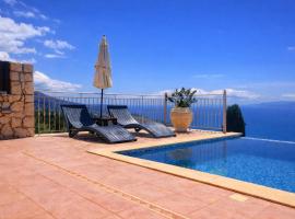 Villa Ionion Pelagos - infinity pool with magnificent sea views!, khách sạn ở Vlachata