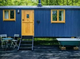 Boutique Shepherd Hut w Private Garden & Outdoor Bath