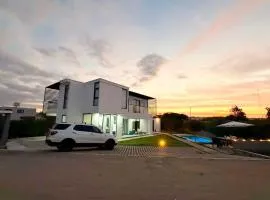 Casa de Campo con Piscina y Terraza Cerca de Huacachina Condominio Privado en Ica
