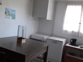 Chambre, cuisine ,coin exterieur privatif