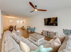 5 Mi to Bethany Beach Modern Gem with Pool Access!, hotel u gradu Millville
