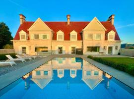 Luxury Villa Pool & Spa, hotel em Halle