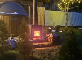 Захарова Оселя БАСЕЙН на території є Чан - Джакузі โรงแรมในสลาฟสเก