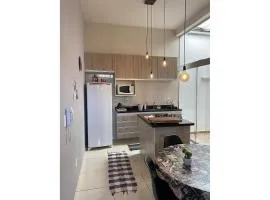 DUQUE2 Apartamento novo, completo e bem localizado.