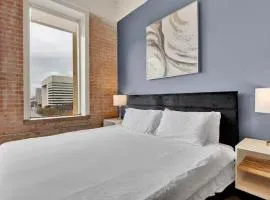 DT Dallas - Gym - Free Valet - Walk to Conv Ctr