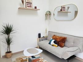 Charmant appartement cosy entre mer et montagne, hotel en Lahonce