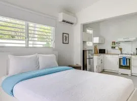 Hillside Vieques Casita with Pool and Hot Tub Access!