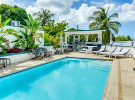 Walk to Beach! Vieques Casita w/ Pool Access, hotel sa Vieques