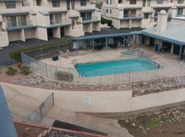 Beautiful Riverview Condo with Boatlaunch: Bullhead City şehrinde bir otel