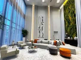 Luxury Condo - 3B3B with Amazing Skyline View