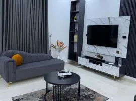 LUXURY 4BR Duplex with STARLINK & PS5, 4mins to GRA
