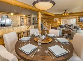 3-bedroom, 4-bathroom Hebgen Lakeshore Retreat 16 minutes from Yellowstone