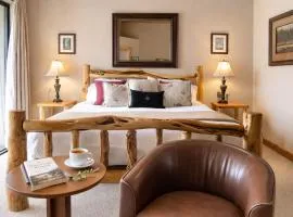 Lodge Room 002